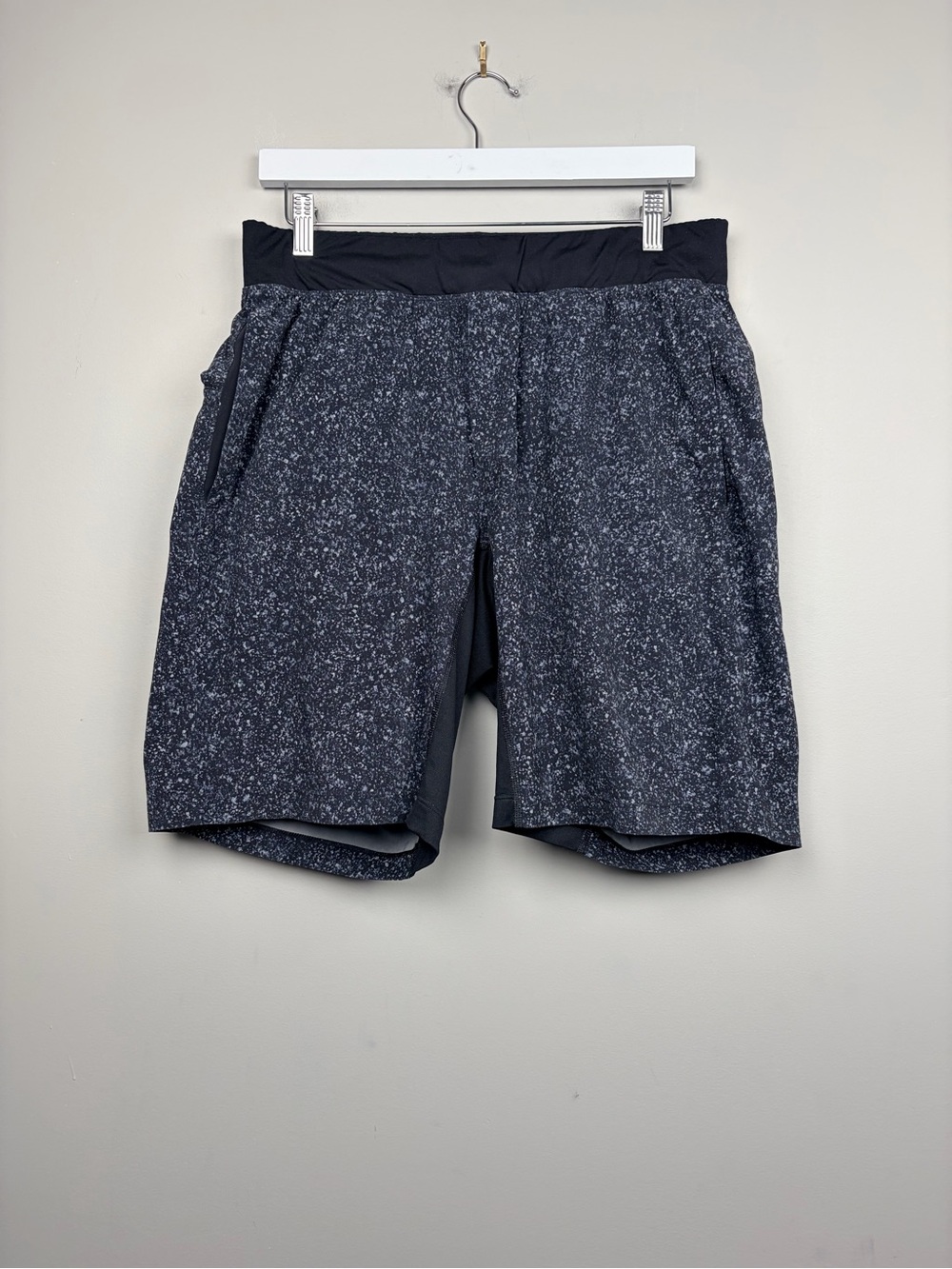 Lululemon T.H.E. Short Luxtreme Liner 9” Men’s L Inked Light Cast Black